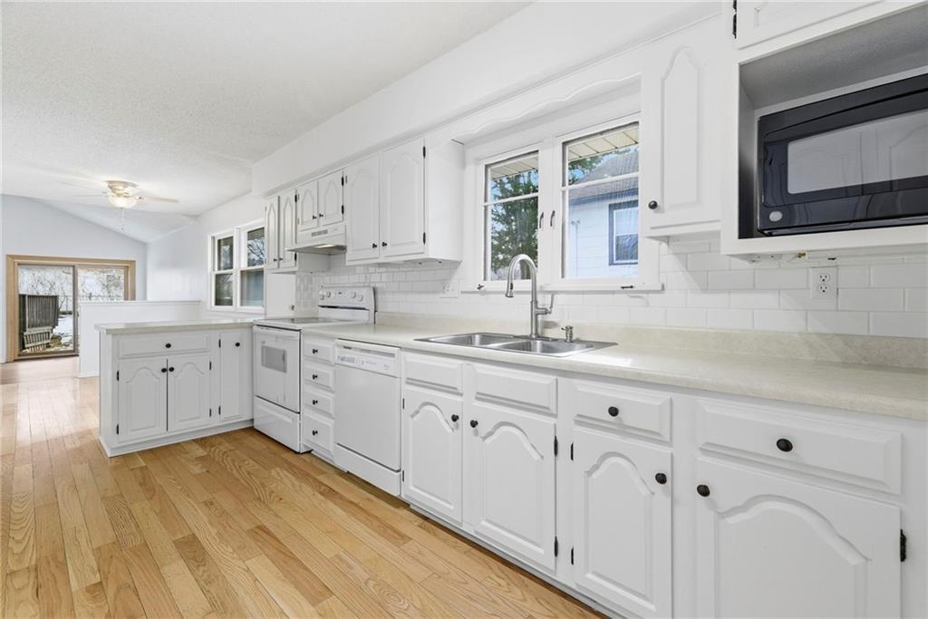 3815 West 73rd Terrace Prairie Village, KS 66208 - Photo 10 of 46