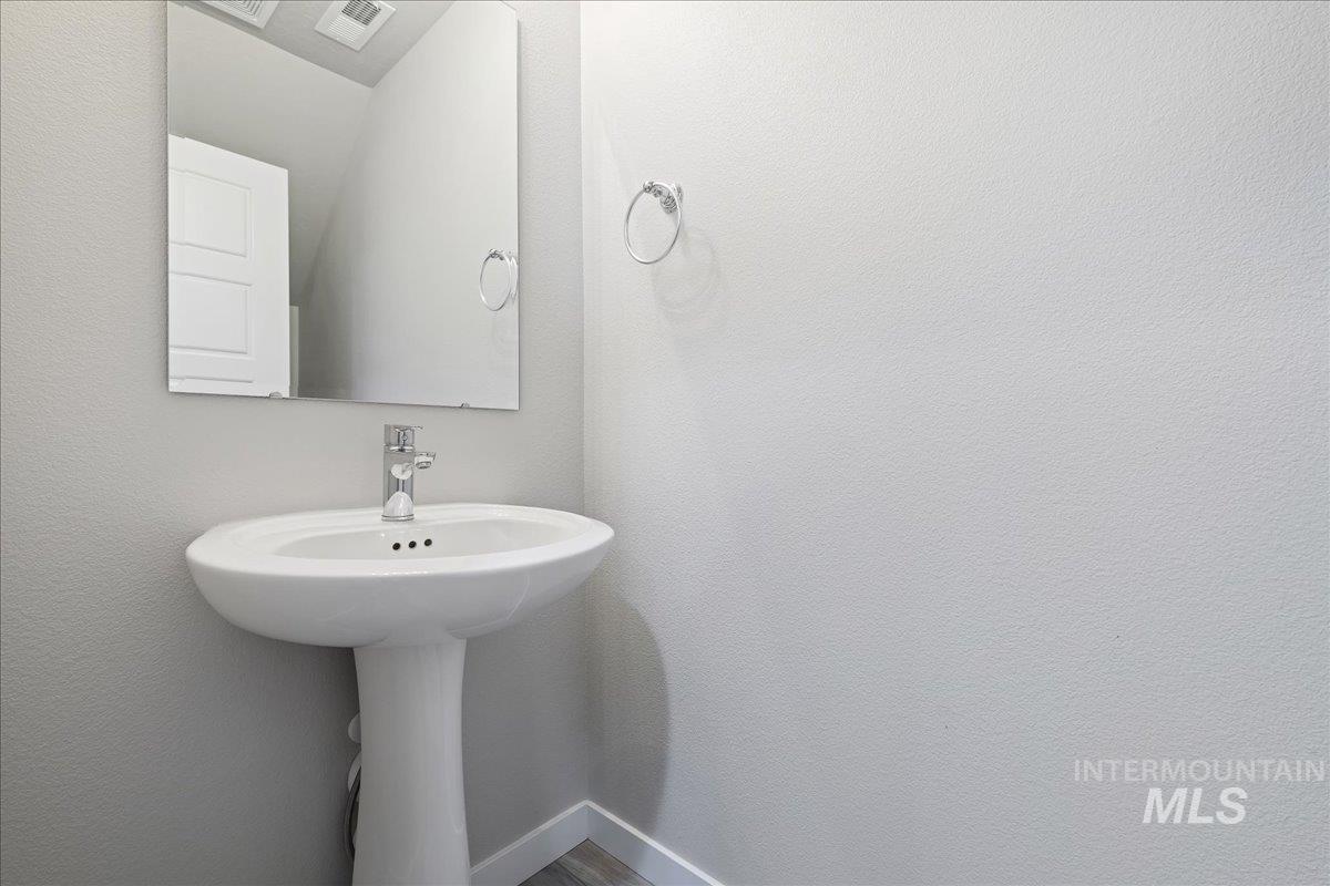 2487 East Goldstone Street Meridian, ID 83642 - Photo 16 of 25 Bathroom with a textured wall and baseboards