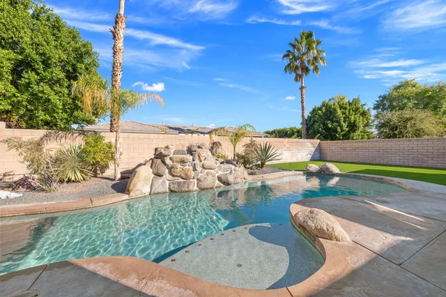 $850,000 | 79738 Parkway Esplanade South, La Quinta, CA 92253