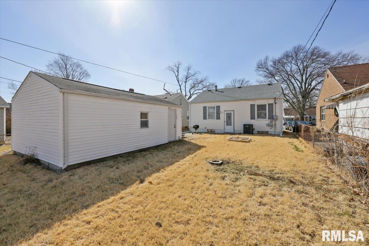 2112 North 7th Street Springfield, IL 62702 - Photo 4 of 19