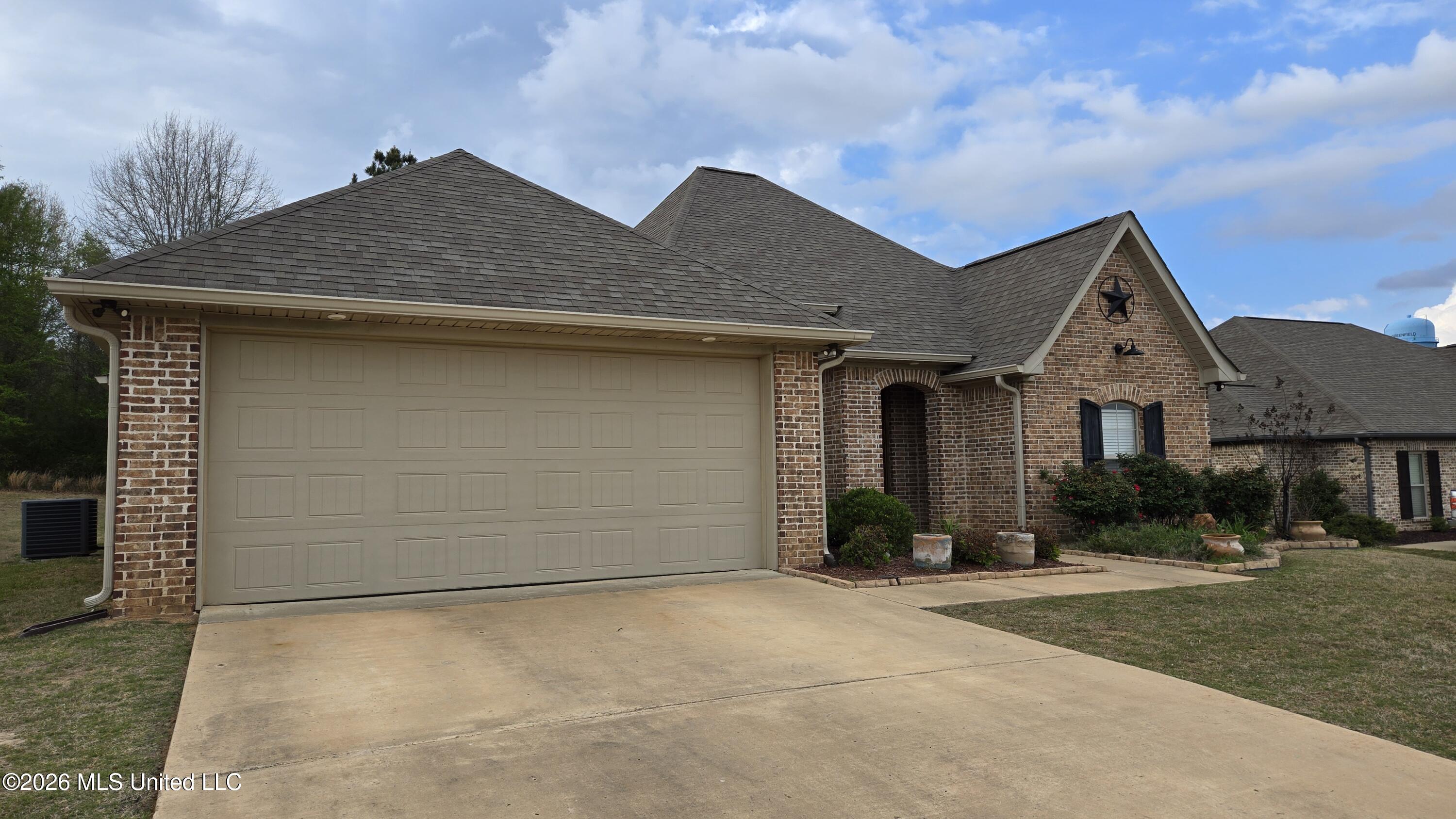 139 Coventry Lane Brandon, MS 39042 - Photo 2 of 66 20260330_173332