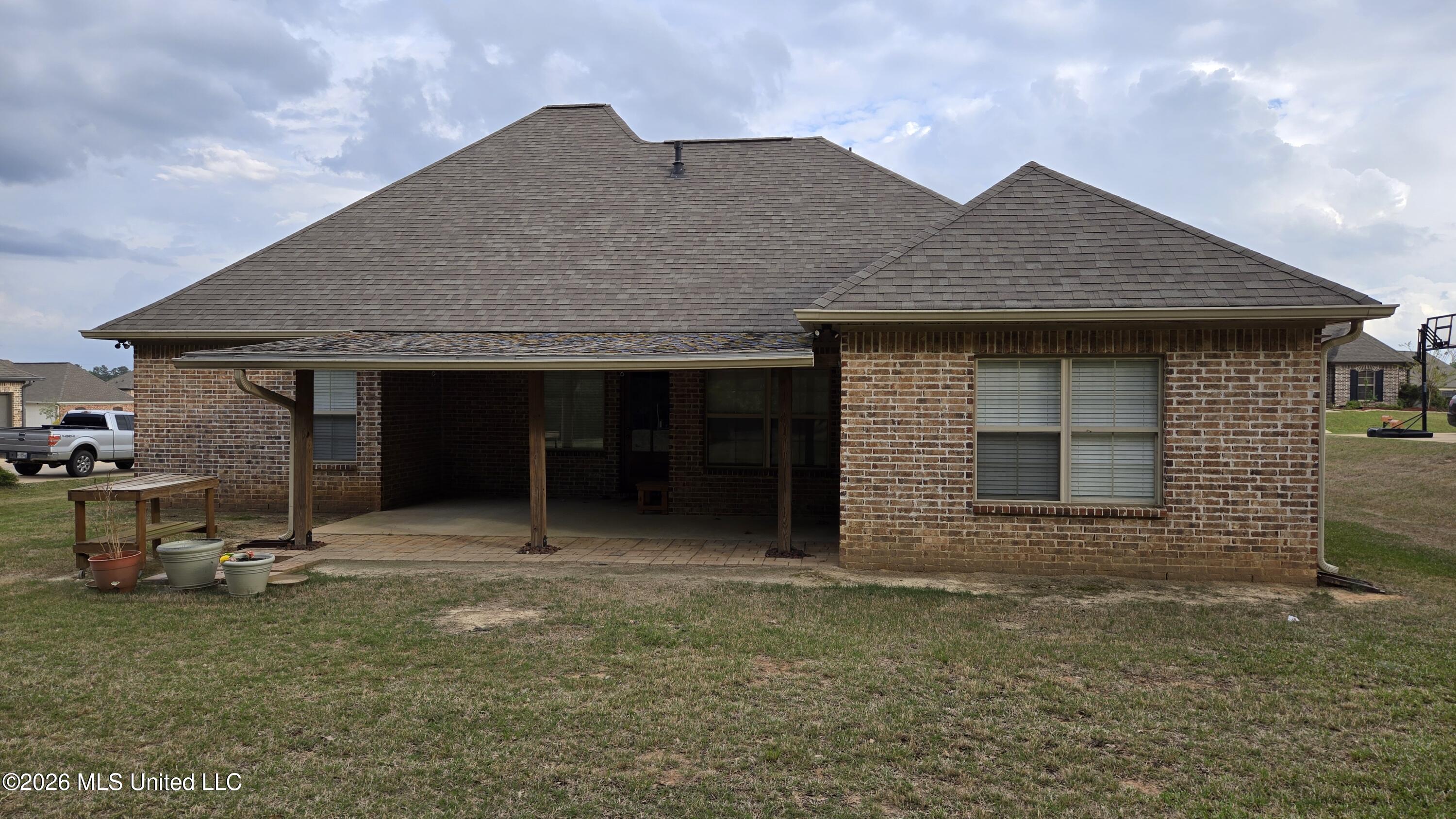139 Coventry Lane Brandon, MS 39042 - Photo 4 of 66 20260330_173407