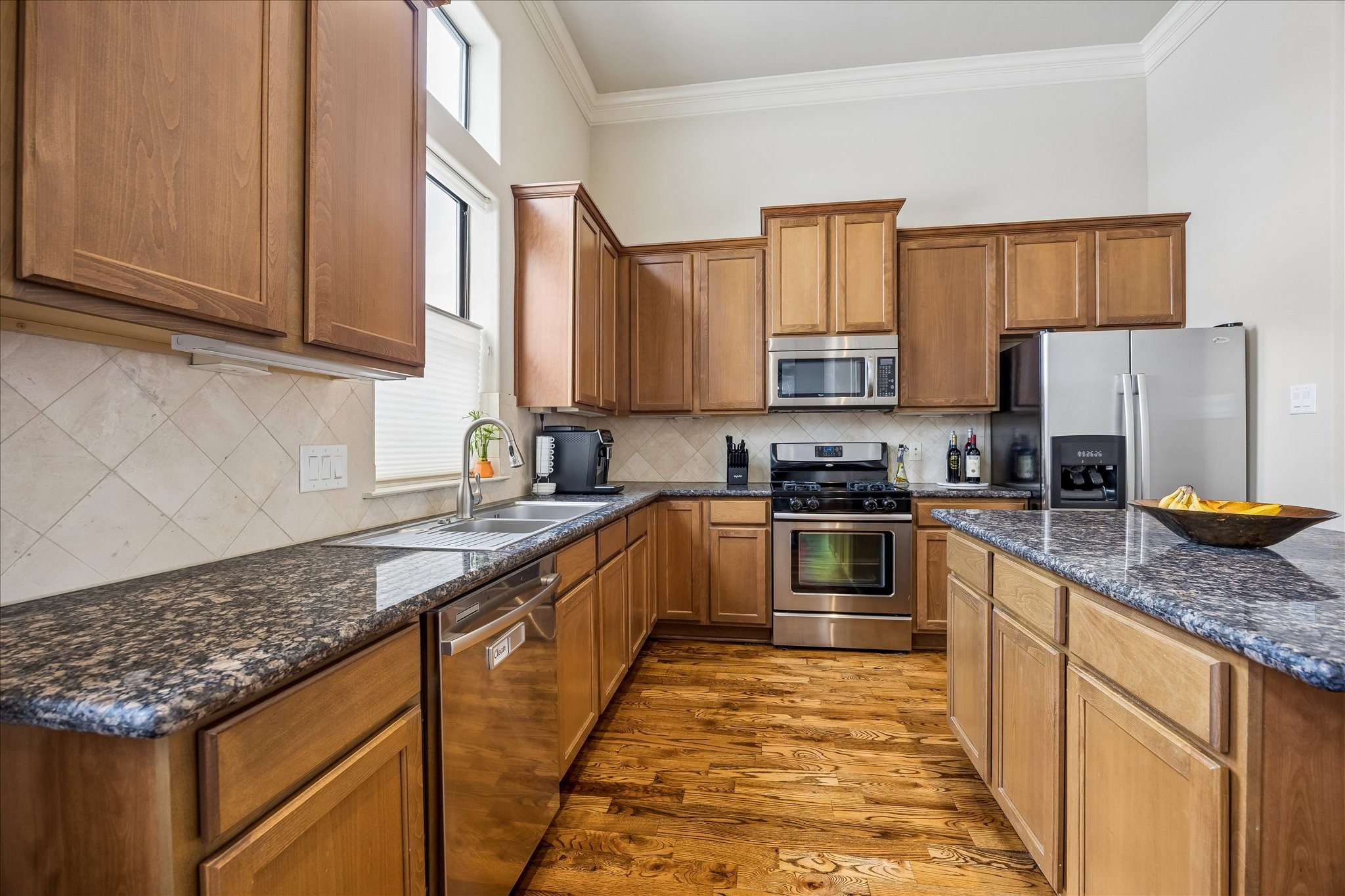 5708 Kansas Street, Unit B Houston, TX 77007 - Photo 8 of 20 Granite counter tops