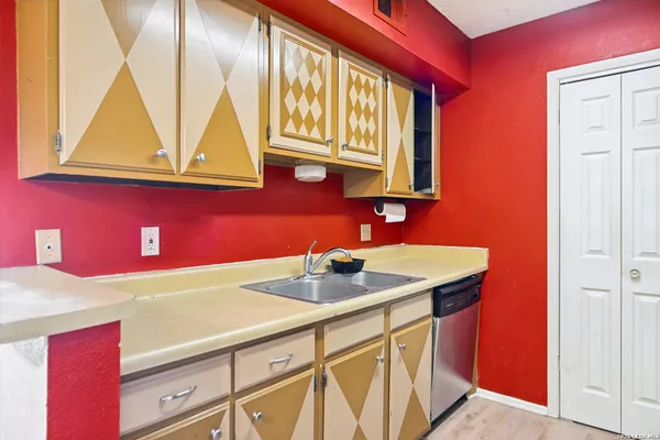 $100,000 | 1819 Babcock Road, Unit 410D, San Antonio, TX 78229