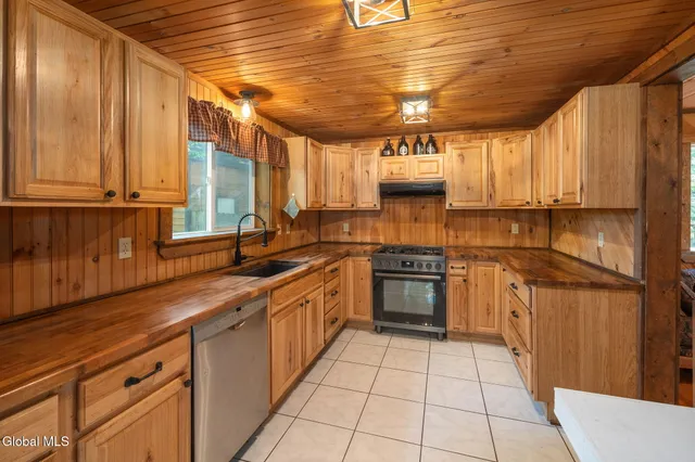 $385,000 | 5623 Lake Road, Galway, NY 12074