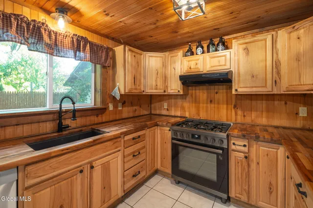 $385,000 | 5623 Lake Road, Galway, NY 12074