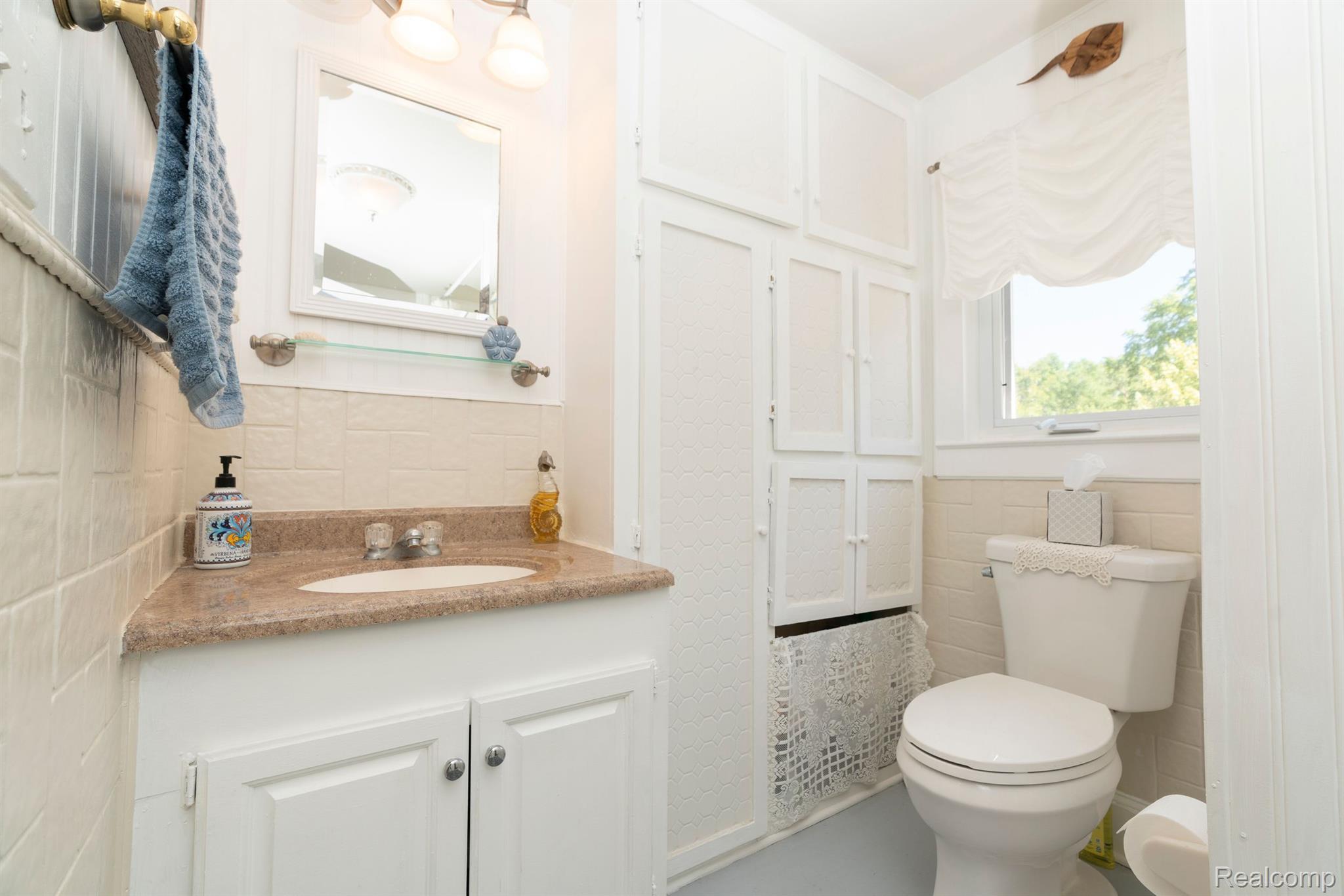 5360 Bentley Lake Road Howell, MI 48843 - Photo 19 of 38 bathroom