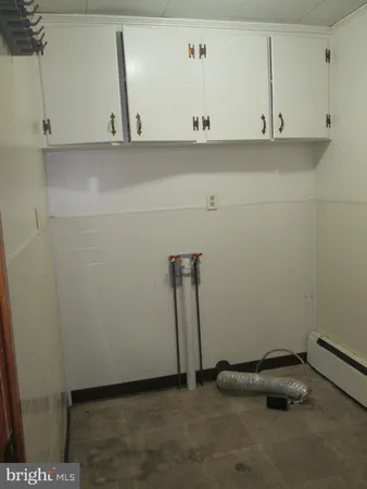 a view of utility room