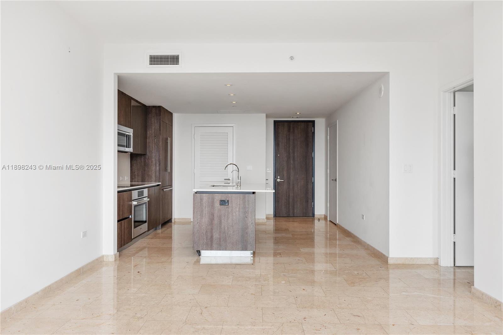 68 Southeast 6th Street, Unit 3906 Miami, FL 33131 - Photo 17 of 48 a view interior of the house