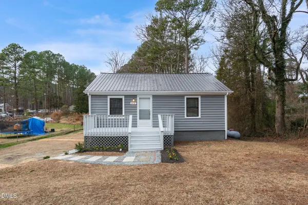 a view of backyard of house