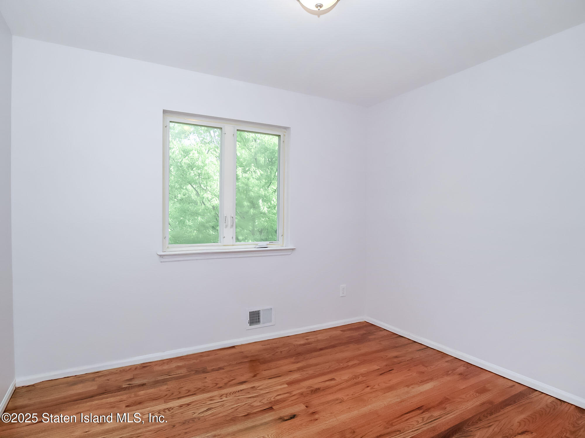 51 Erika Loop Staten Island, NY 10312 - Photo 22 of 43 IMG_9024
