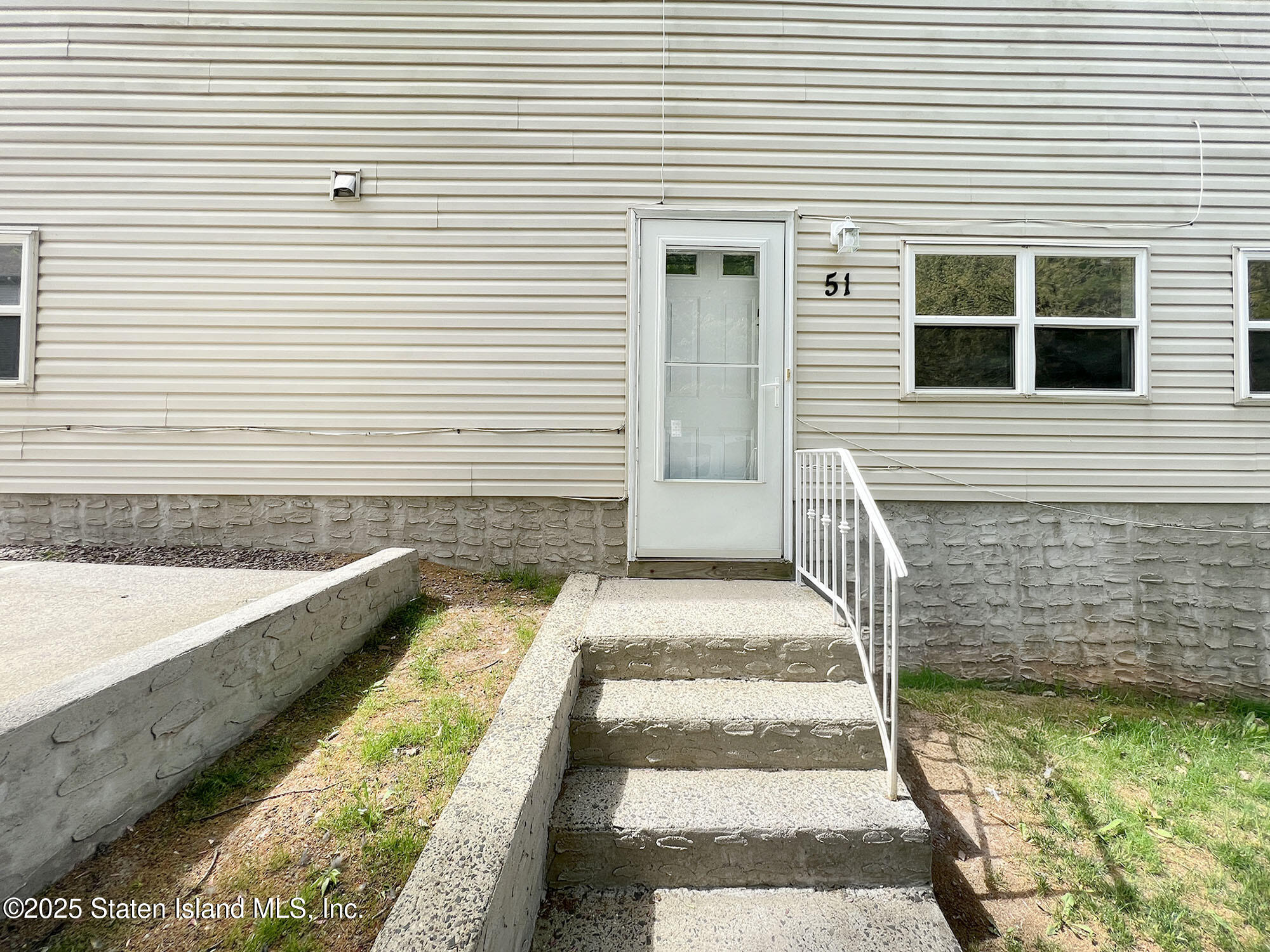 51 Erika Loop Staten Island, NY 10312 - Photo 27 of 43 IMG_8002