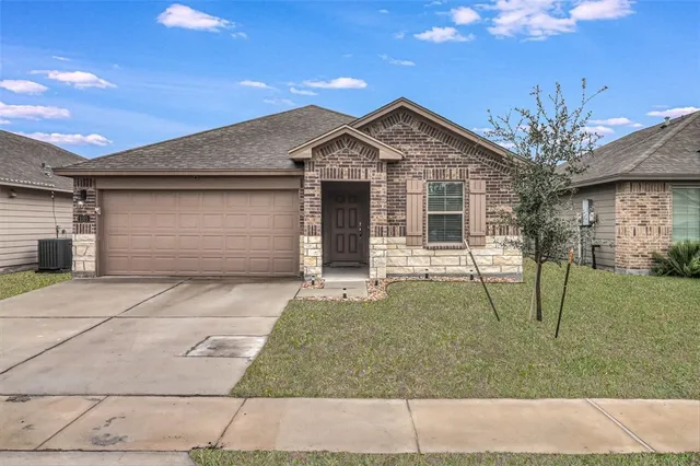$2,300 | 2321 Tranquil Lane, Corpus Christi, TX 78418