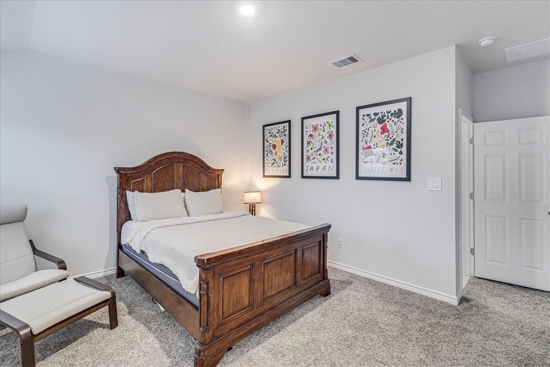 2321 Tranquil Lane Corpus Christi, TX 78418 - Photo 18 of 40 a bedroom with a bed and painting on the wall