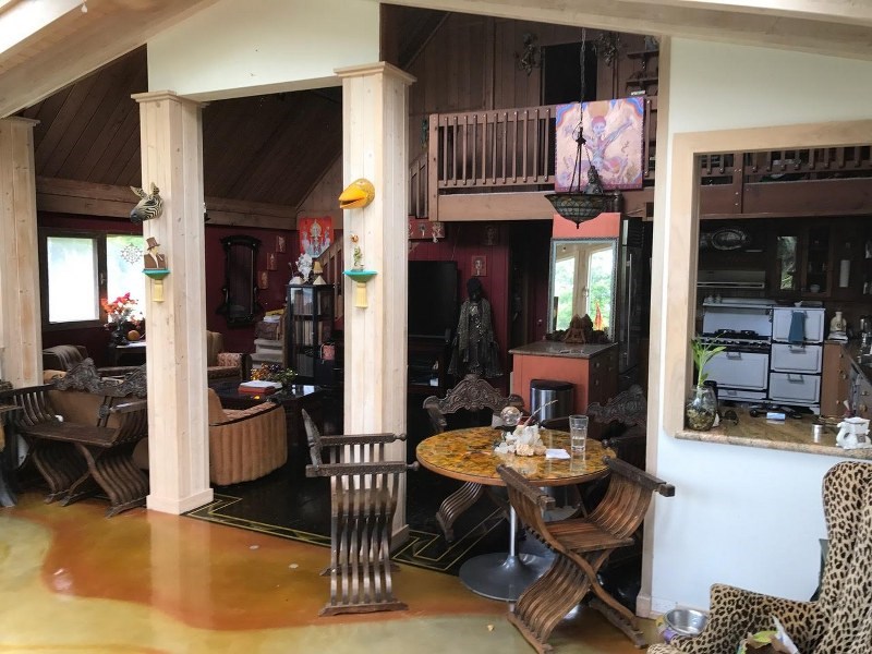 141 Kapuai Road Haiku, HI 96708 - Photo 5 of 15 a dining room with furniture