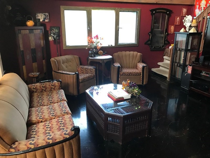 141 Kapuai Road Haiku, HI 96708 - Photo 6 of 15 a living room with furniture flowerpot and window