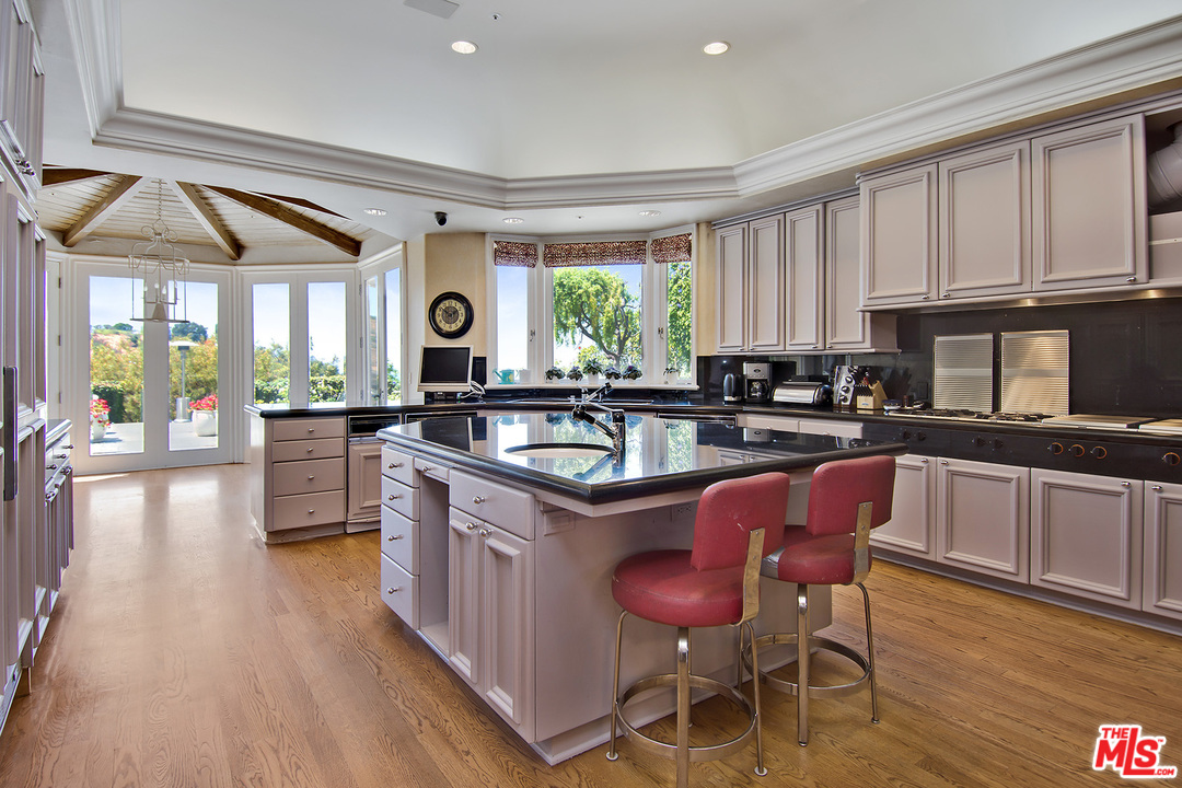 3351 Clerendon Road Beverly Hills, CA 90210 - Photo 12 of 34