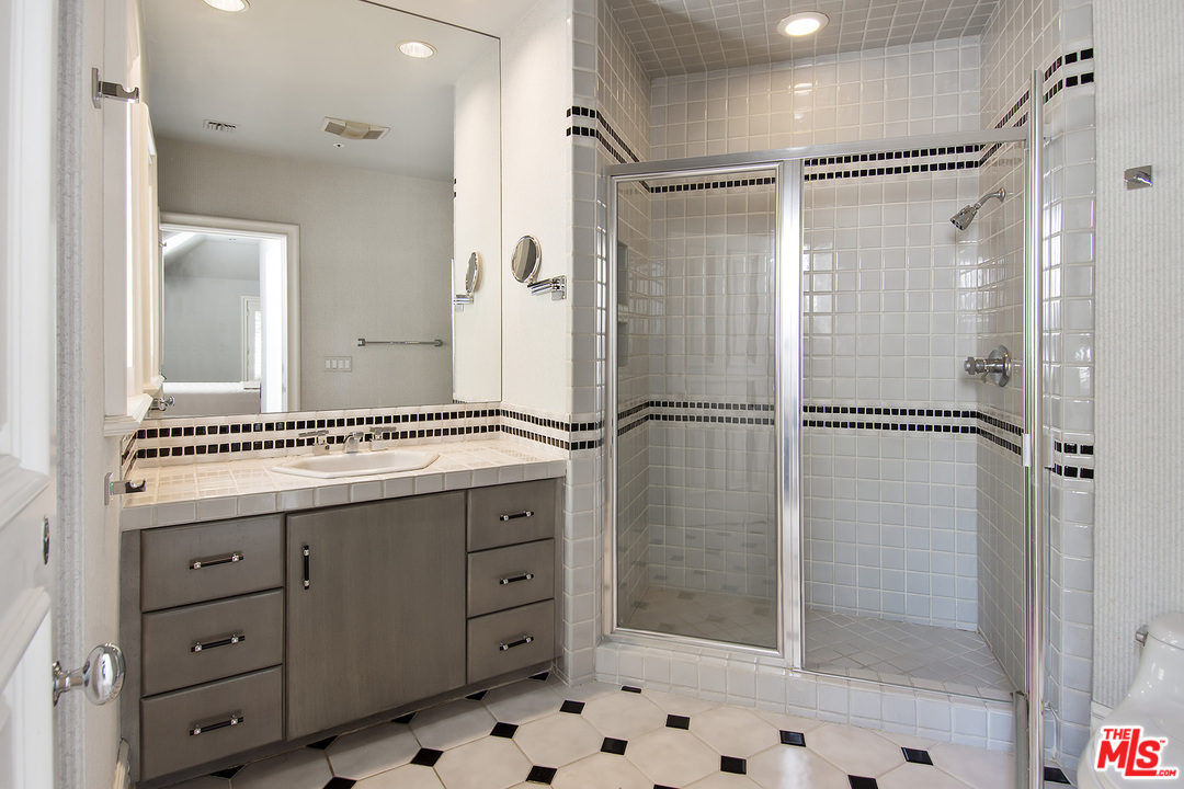 3351 Clerendon Road Beverly Hills, CA 90210 - Photo 25 of 34