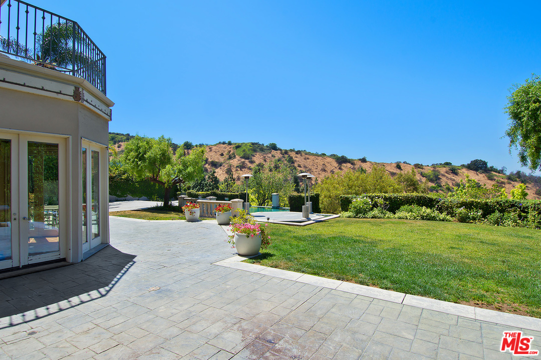 3351 Clerendon Road Beverly Hills, CA 90210 - Photo 26 of 34