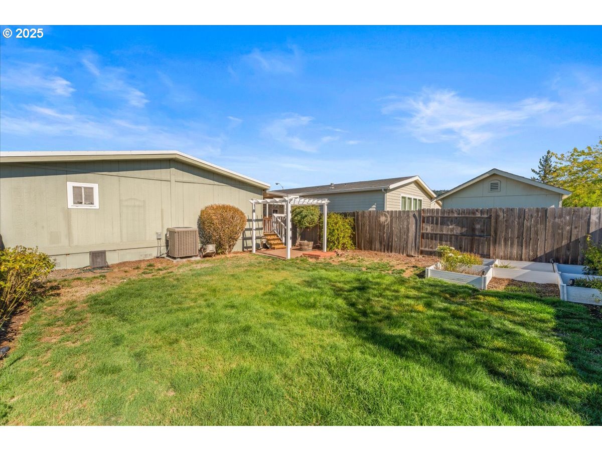 7455 Southeast King Road, Unit 11 Milwaukie, OR 97222 - Photo 12 of 48