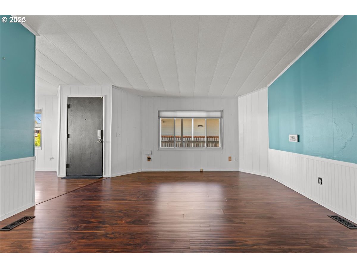 7455 Southeast King Road, Unit 11 Milwaukie, OR 97222 - Photo 15 of 48