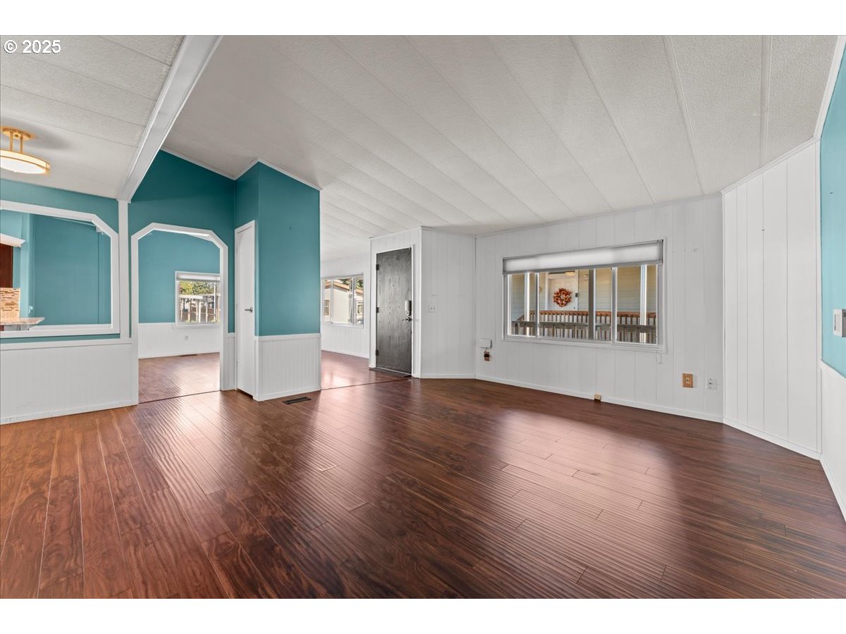 7455 Southeast King Road, Unit 11 Milwaukie, OR 97222 - Photo 16 of 48