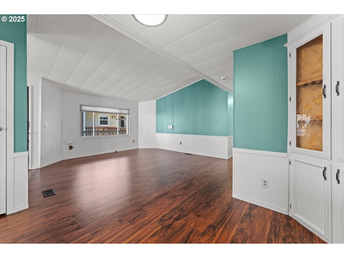 7455 Southeast King Road, Unit 11 Milwaukie, OR 97222 - Photo 17 of 48