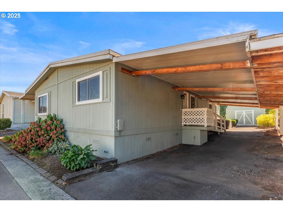 7455 Southeast King Road, Unit 11 Milwaukie, OR 97222 - Photo 3 of 48