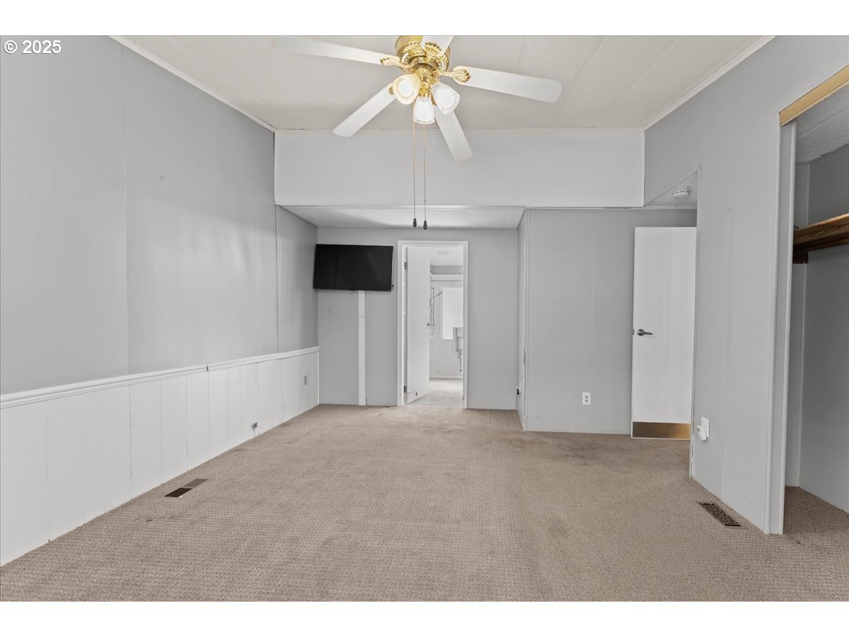 7455 Southeast King Road, Unit 11 Milwaukie, OR 97222 - Photo 37 of 48