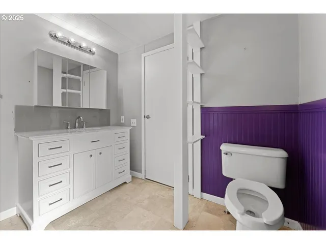 a view of utility room