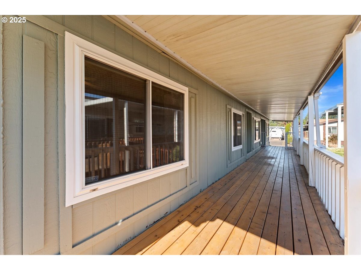 7455 Southeast King Road, Unit 11 Milwaukie, OR 97222 - Photo 8 of 48