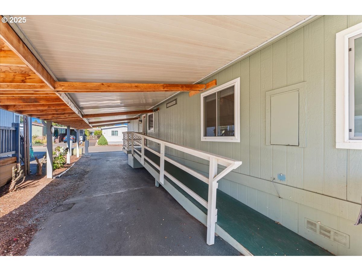 7455 Southeast King Road, Unit 11 Milwaukie, OR 97222 - Photo 10 of 48