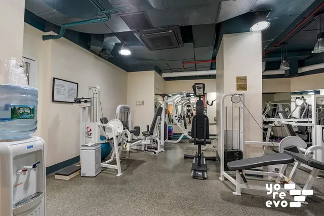 $1,650,000 | 300 East 85th Street, Unit 2405 | Upper East Side