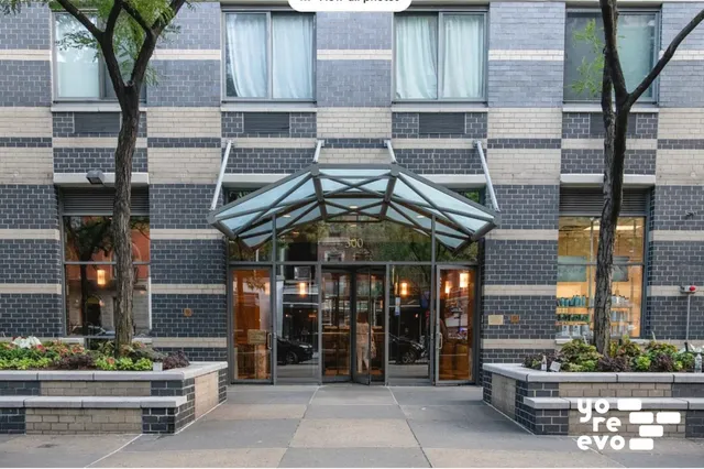 $1,650,000 | 300 East 85th Street, Unit 2405 | Upper East Side