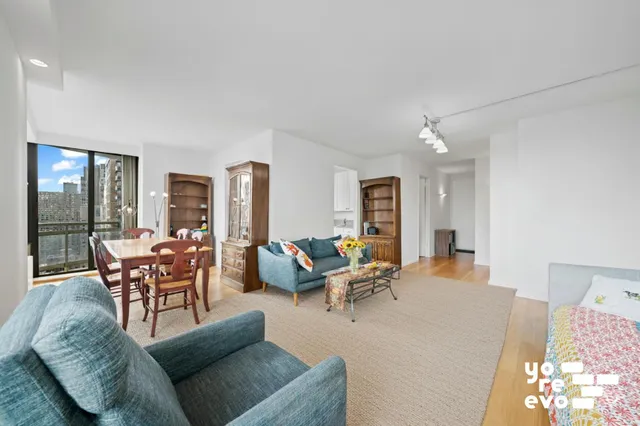 $1,650,000 | 300 East 85th Street, Unit 2405 | Upper East Side