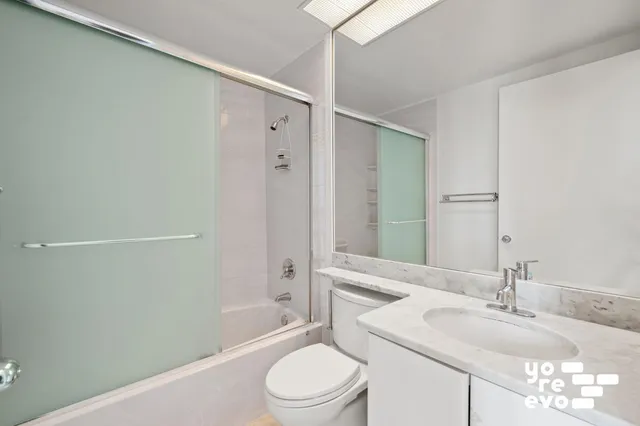 $1,650,000 | 300 East 85th Street, Unit 2405 | Upper East Side