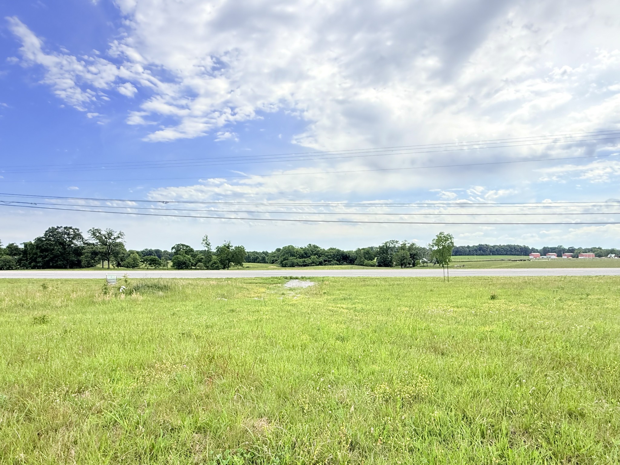 5165 Highway 41 Springfield, TN 37172 - Photo 3 of 6 a view of an ocean and beach