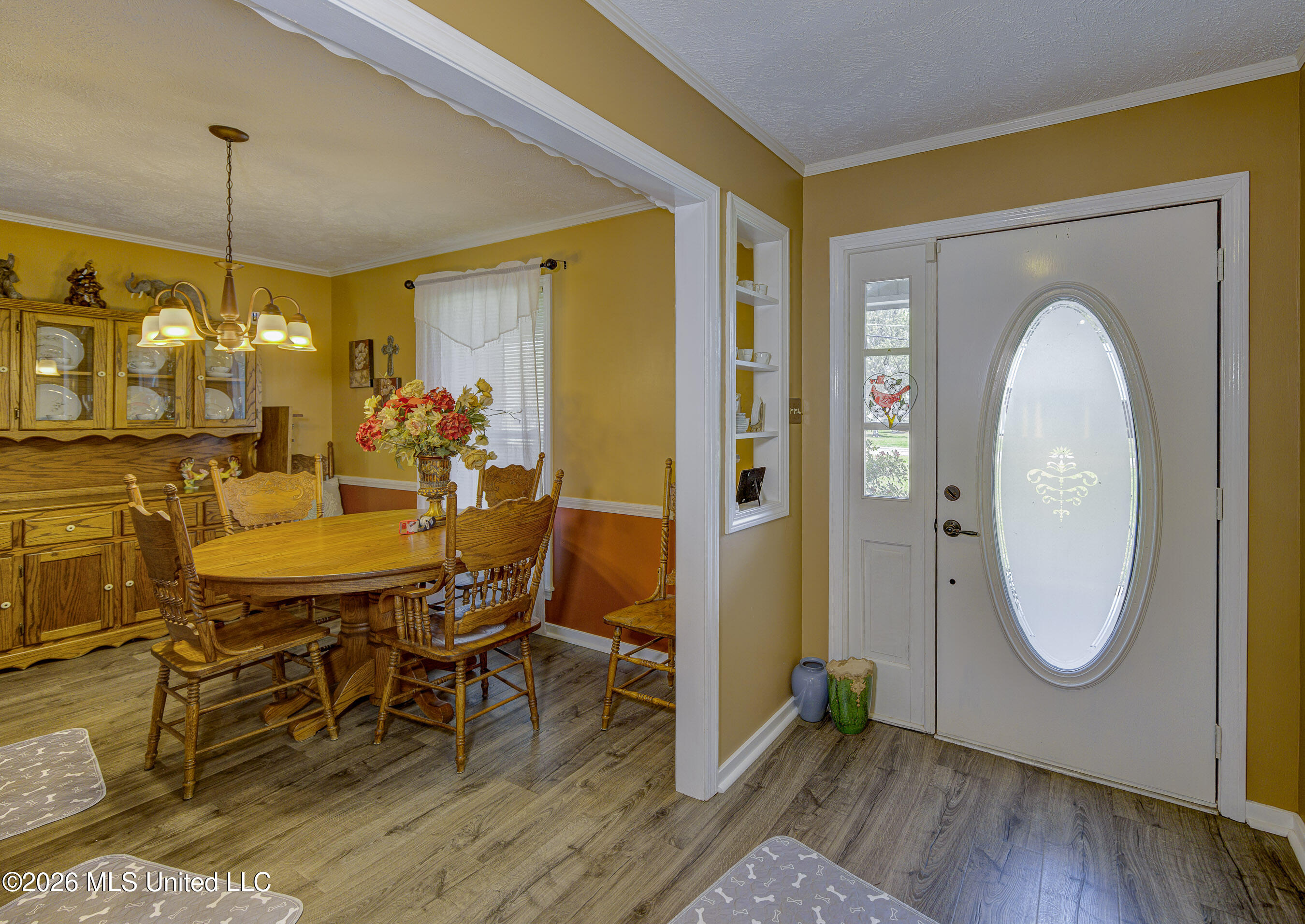 444 Ridgewood Street, Unit 444 Vicksburg, MS 39180 - Photo 6 of 25 Entry Foyer and Dining Room