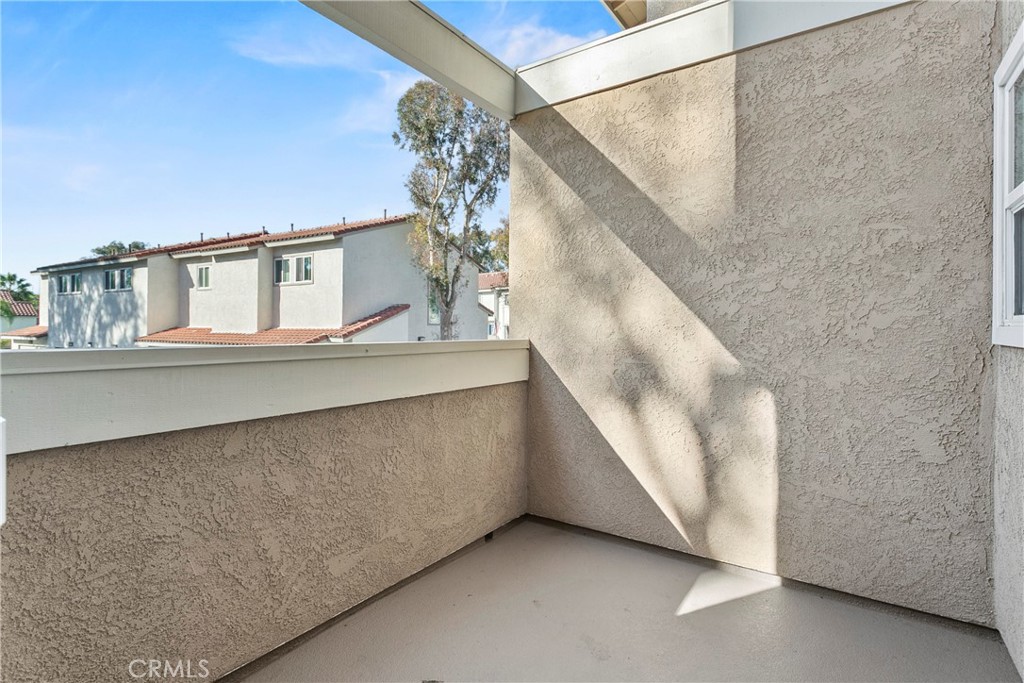 21066 Poolside Lane Huntington Beach, CA 92648 - Photo 19 of 31 a view of an entryway