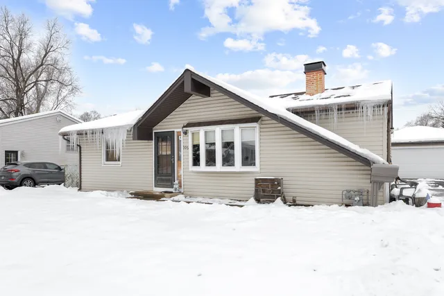 $245,000 | 105 Adobe Circle, Carpentersville, IL 60110