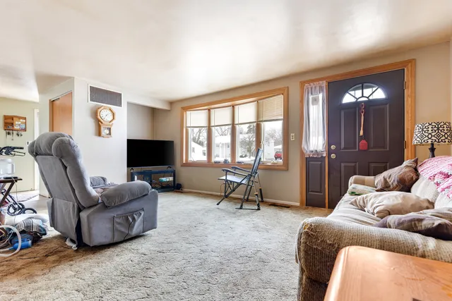 $245,000 | 105 Adobe Circle, Carpentersville, IL 60110