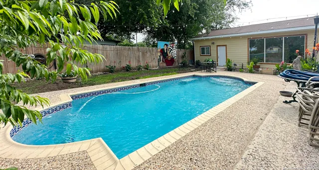 $1,000 | 710 West Baetz Boulevard, Unit 2, San Antonio, TX 78221