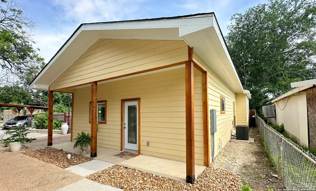 a view of a house with backyard and sitting area