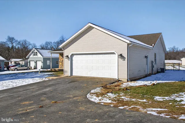 $300,000 | 735 Cragmoor Road, York Haven, PA 17370