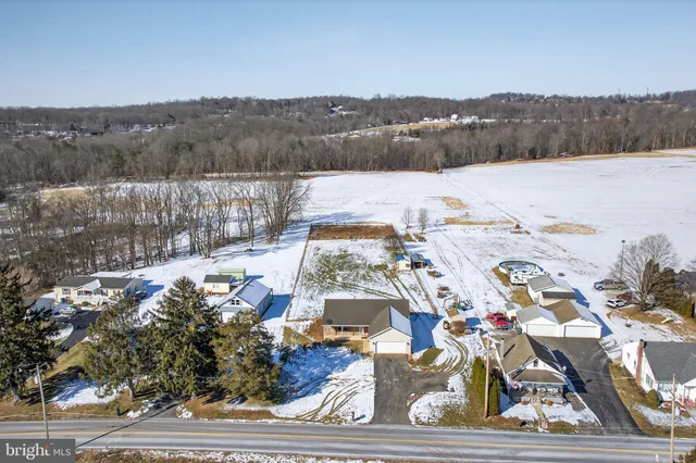 $300,000 | 735 Cragmoor Road, York Haven, PA 17370