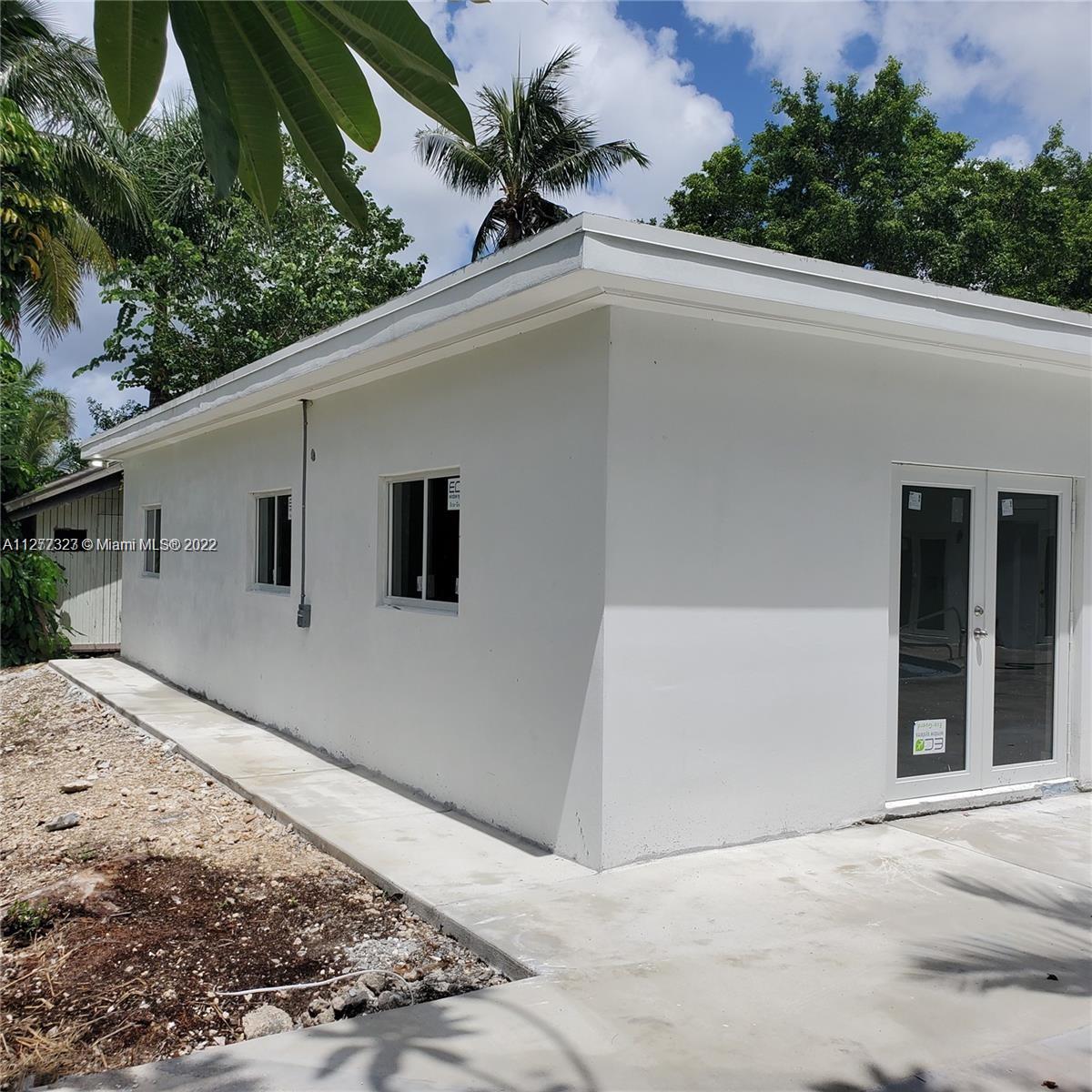 35220 Southwest 213th Avenue Homestead, FL 33034 - Photo 18 of 46 MASTER BEDROOM WITH POOL VIEW ENTRANCE