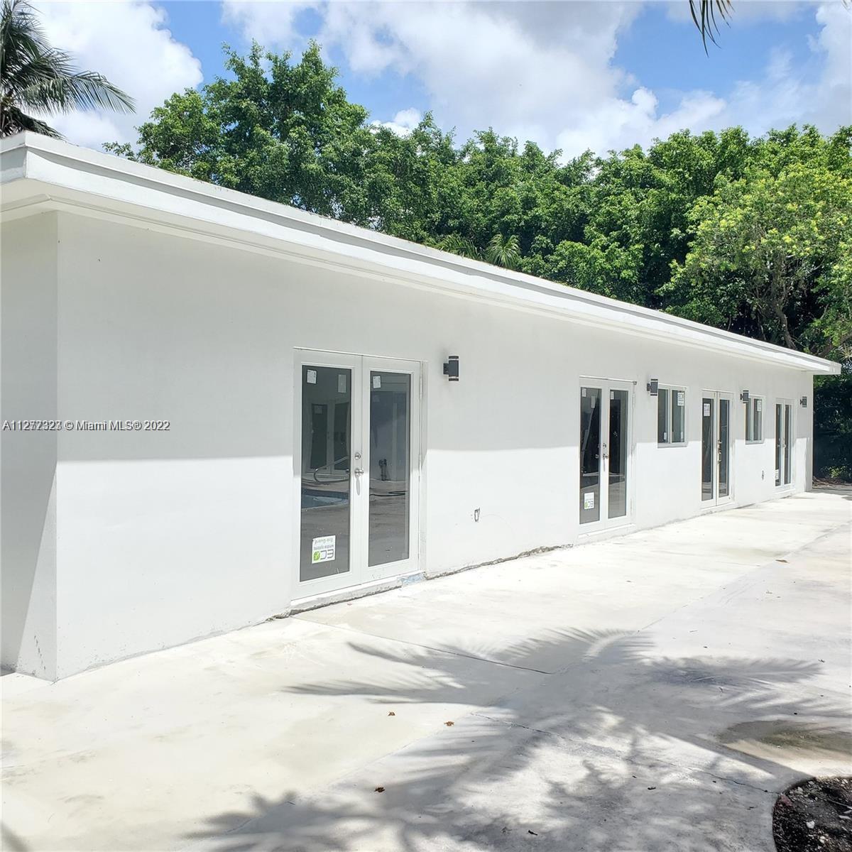 35220 Southwest 213th Avenue Homestead, FL 33034 - Photo 20 of 46 POOL DECK FOR ENTERTAINMENT