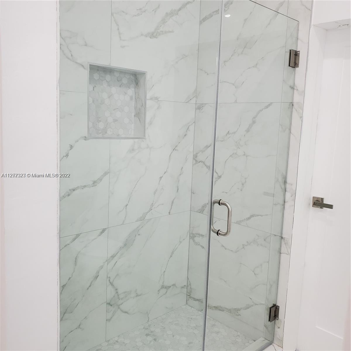 35220 Southwest 213th Avenue Homestead, FL 33034 - Photo 25 of 46 GUEST BATHROOM