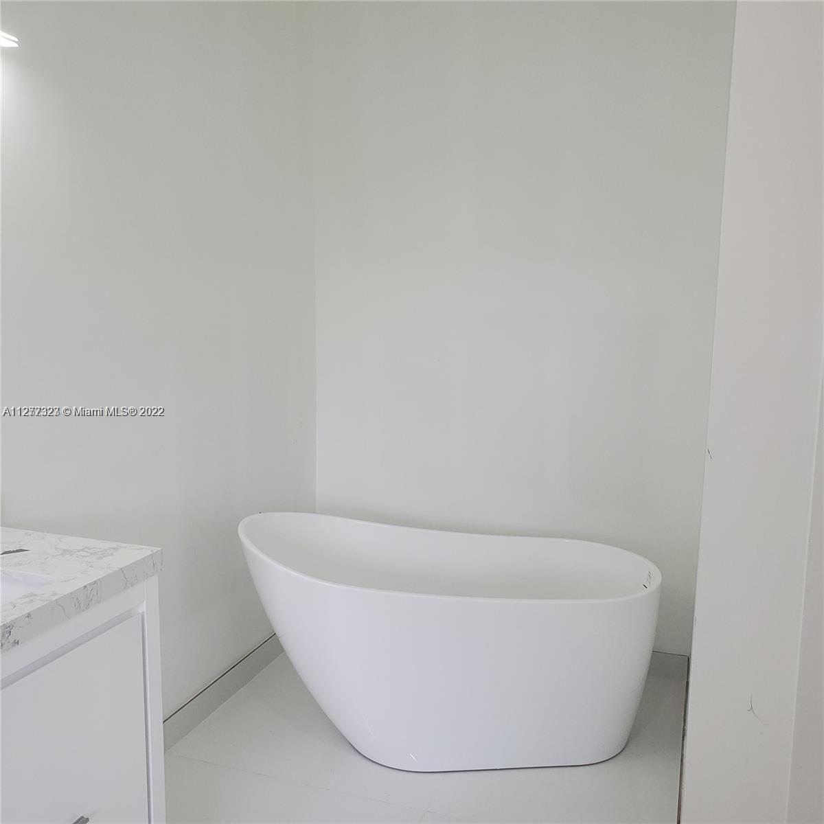 35220 Southwest 213th Avenue Homestead, FL 33034 - Photo 35 of 46 MASTER BEDROOM BATH