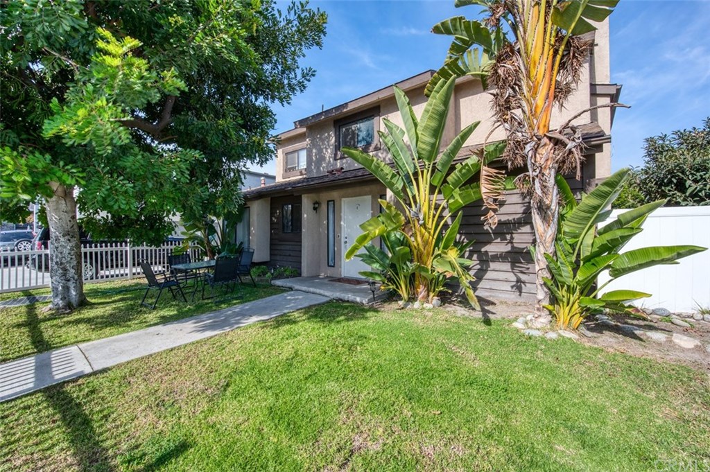 7941 Moonshadow Circle Huntington Beach, CA 92647 - Photo 2 of 41